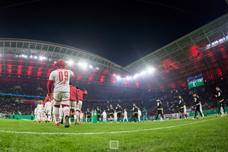 04.12.2024, Fußball, Männer, DFB-Pokal, Achtelfinale, 2024 2025, RB Leipzig - Eintracht Frankfurt