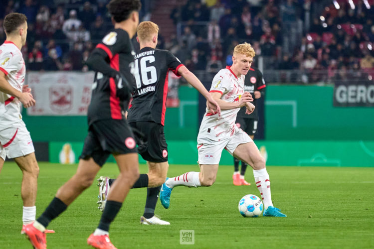 04.12.2024, Fußball, Männer, DFB-Pokal, Achtelfinale, 2024 2025, RB Leipzig - Eintracht Frankfurt