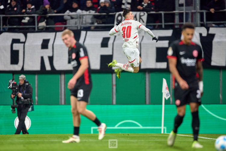 04.12.2024, Fußball, Männer, DFB-Pokal, Achtelfinale, 2024 2025, RB Leipzig - Eintracht Frankfurt