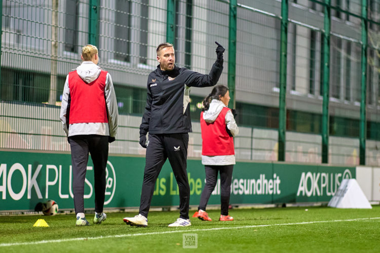 17.11.2024, GER, Frauenfußball, BL, 2024 2025, RB Leipzig - Bayer Leverkusen